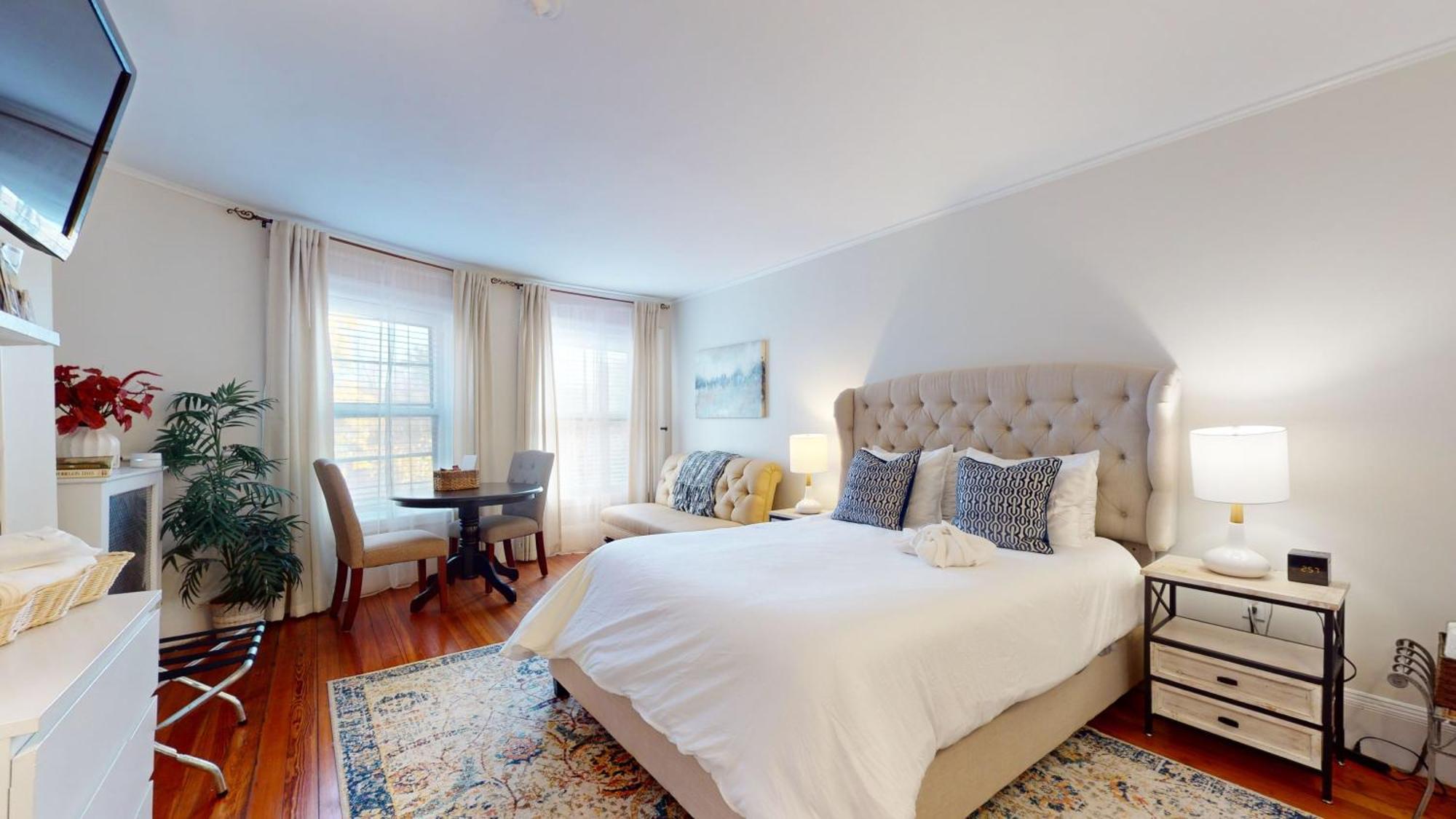 Large Private 10min Walk To Fenway,bc,bu,t Apartment *